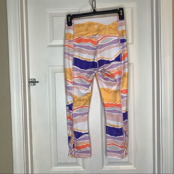 Lululemon Women's True Self Crop Bleacher Stripe White Iris Flower Size 6 - Picture 6 of 8